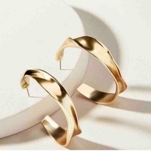 Stella & Dot Twisted Hoops Gold